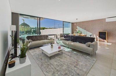 1987-363330-0086b5b4f2b294297643049c268e89554