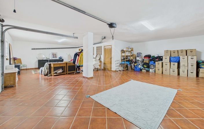 Image No.18-5 Bed Townhouse for sale