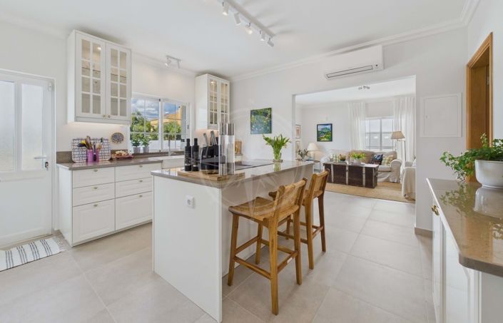 Image No.8-5 Bed Townhouse for sale