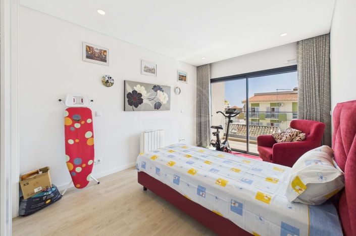 Image No.11-3 Bed Apartment for sale