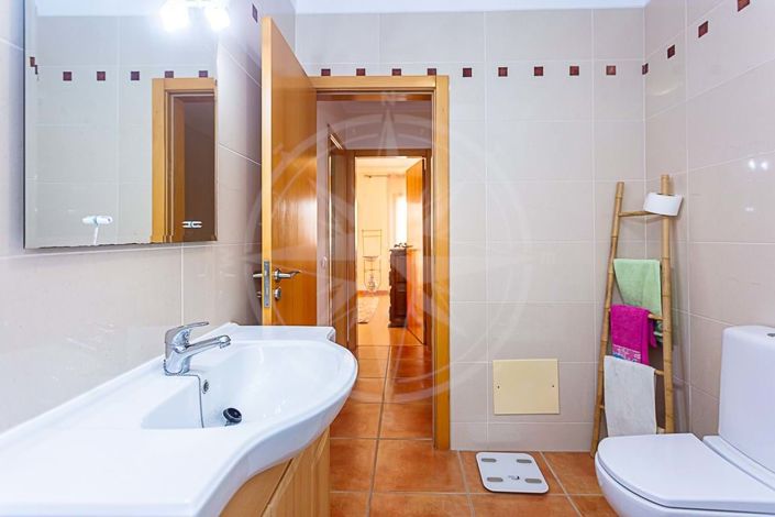 Image No.18-2 Bed Townhouse for sale