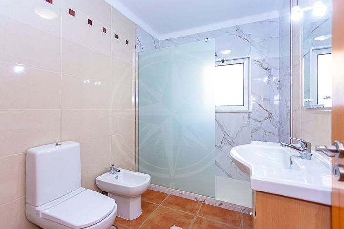 Image No.21-2 Bed Townhouse for sale