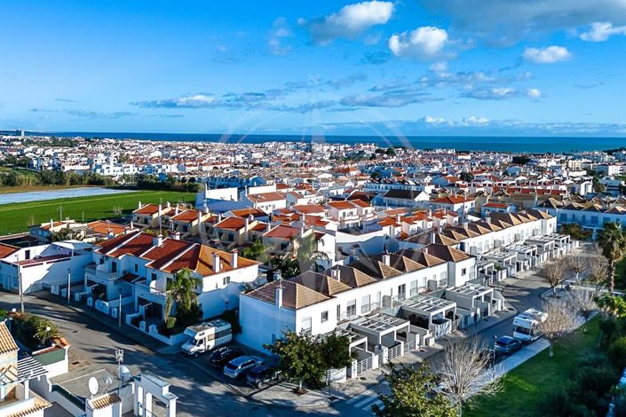 Image No.25-2 Bed Townhouse for sale