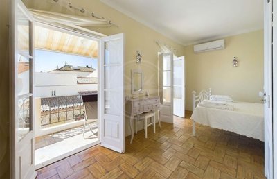 1987-366608-0086b5b4f2b294297643049c268e89554