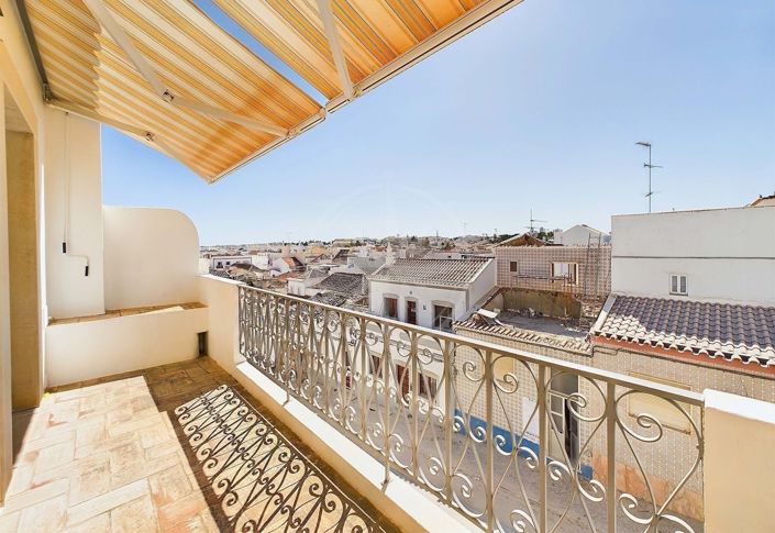 Image No.17-3 Bed Townhouse for sale