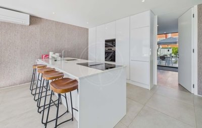 1987-367453-0086b5b4f2b294297643049c268e89554