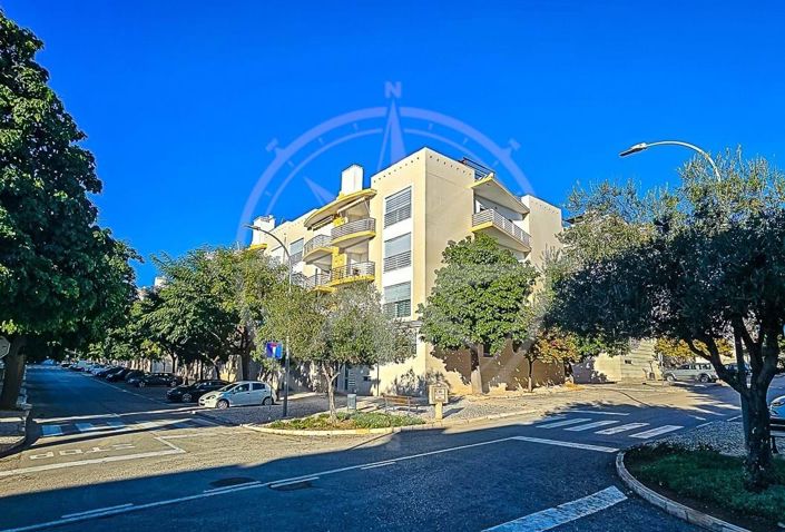 Image No.25-3 Bed Apartment for sale