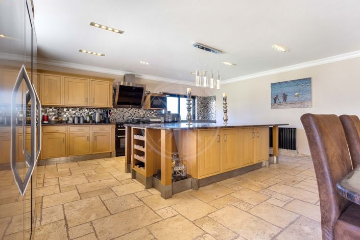 Image No.12-6 Bed Villa for sale