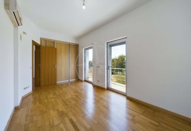 1987-368206-0086b5b4f2b294297643049c268e89554