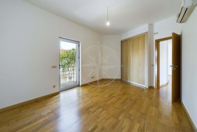 1987-368206-0086b5b4f2b294297643049c268e89554