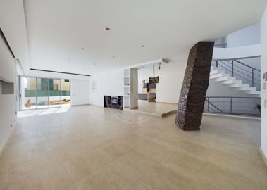 1987-368206-0086b5b4f2b294297643049c268e89554