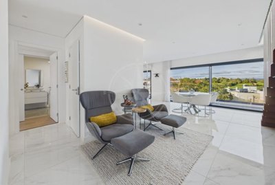 1987-369210-0086b5b4f2b294297643049c268e89554