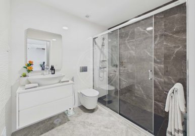 1987-369210-0086b5b4f2b294297643049c268e89554