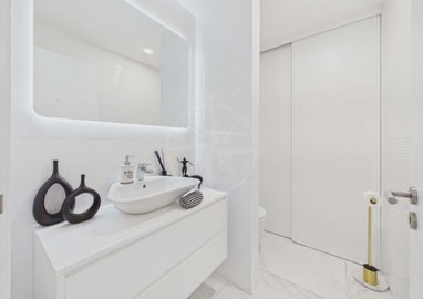 1987-369210-0086b5b4f2b294297643049c268e89554