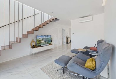 1987-369210-0086b5b4f2b294297643049c268e89554