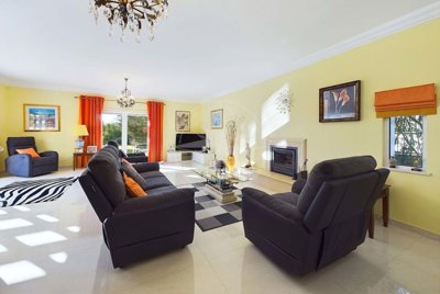 1987-369211-0086b5b4f2b294297643049c268e89554