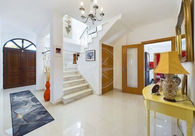 1987-369211-0086b5b4f2b294297643049c268e89554