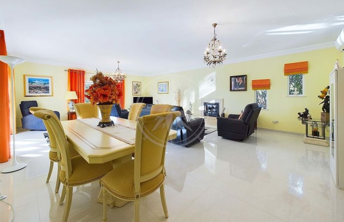 Image No.10-4 Bed Villa for sale