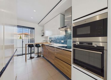 1987-369321-0086b5b4f2b294297643049c268e89554