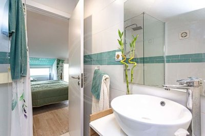 1987-369320-0086b5b4f2b294297643049c268e89554