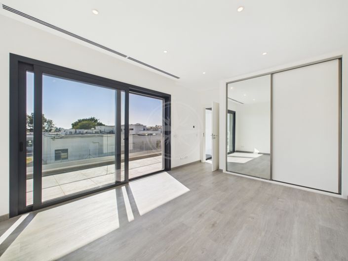 Image No.18-6 Bed Villa for sale