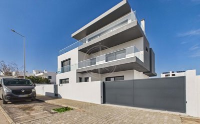 1987-369541-0086b5b4f2b294297643049c268e89554