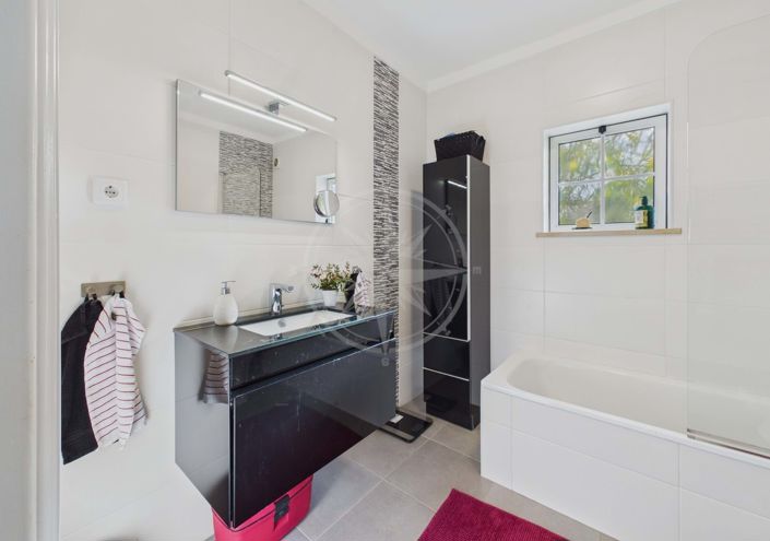 Image No.17-3 Bed Apartment for sale