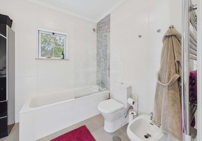 Image No.18-3 Bed Apartment for sale