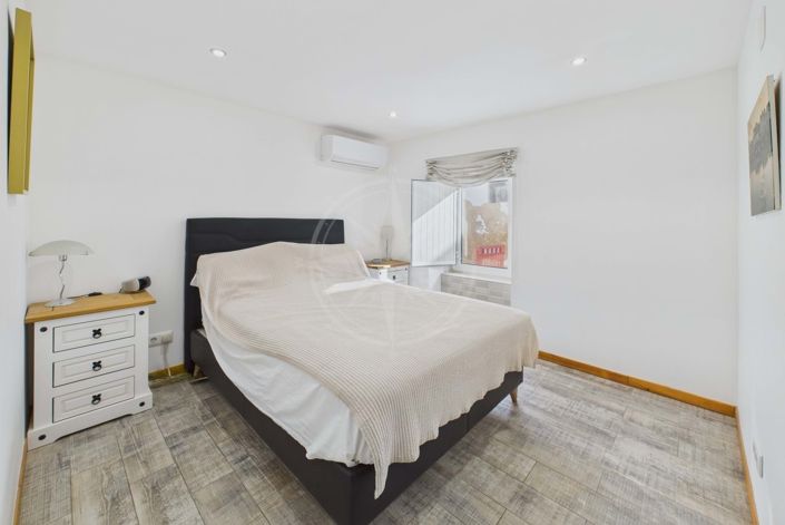 Image No.20-3 Bed Townhouse for sale