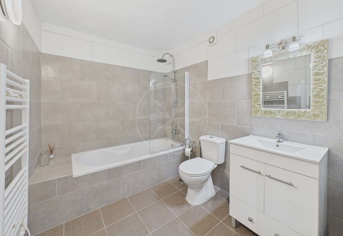 Image No.28-3 Bed Townhouse for sale