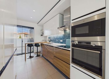 1987-372955-0086b5b4f2b294297643049c268e89554