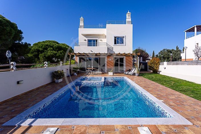 Image No.2-4 Bed Villa for sale