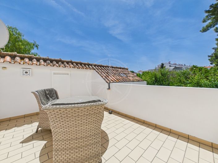 Image No.17-2 Bed Townhouse for sale