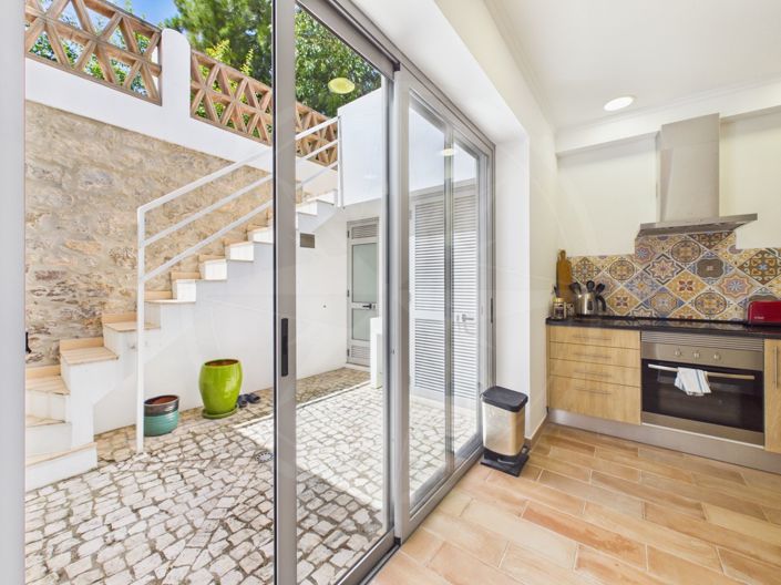 Image No.6-2 Bed Townhouse for sale