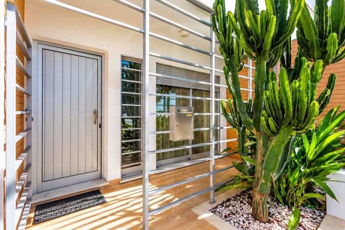 Image No.2-4 Bed Villa for sale