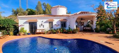 For-Sale-Countryside-Villa-in-Sayalonga--Malaga--Andalusia--Costa-del-Sol--5-