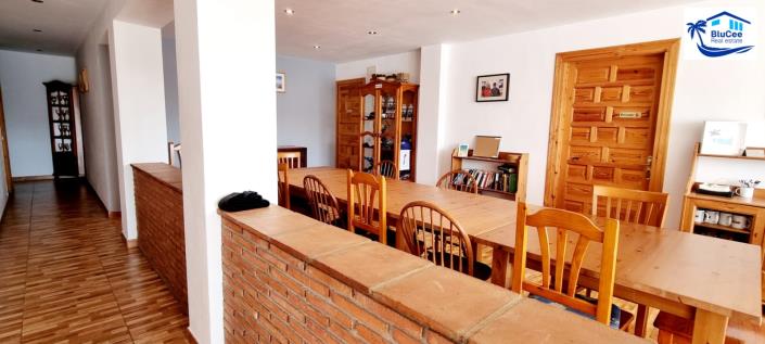 Image No.8-10 Bed Villa / Detached for sale