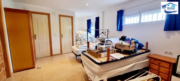 Image No.23-10 Bed Villa / Detached for sale