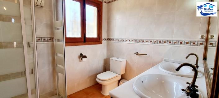 Image No.23-4 Bed Villa / Detached for sale