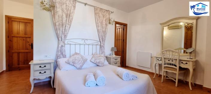 Image No.25-4 Bed Villa / Detached for sale