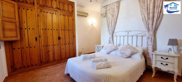 Image No.26-4 Bed Villa / Detached for sale