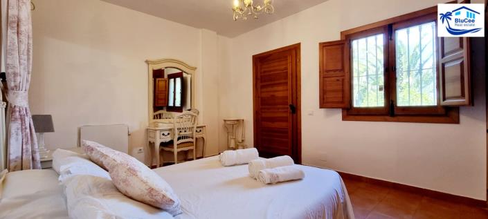 Image No.27-4 Bed Villa / Detached for sale