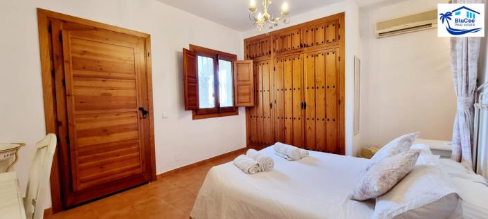 Image No.28-4 Bed Villa / Detached for sale