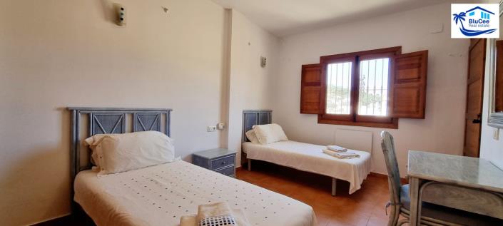 Image No.29-4 Bed Villa / Detached for sale