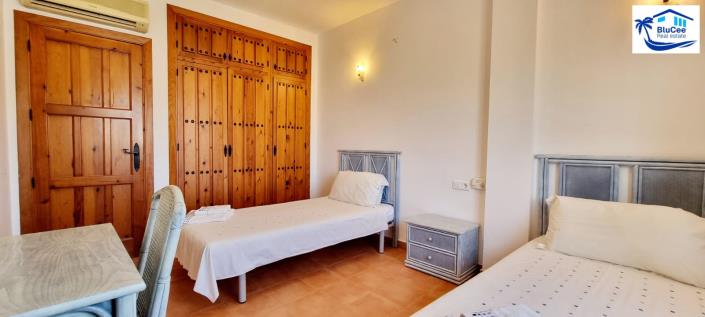 Image No.30-4 Bed Villa / Detached for sale