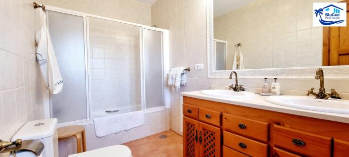 Image No.31-4 Bed Villa / Detached for sale