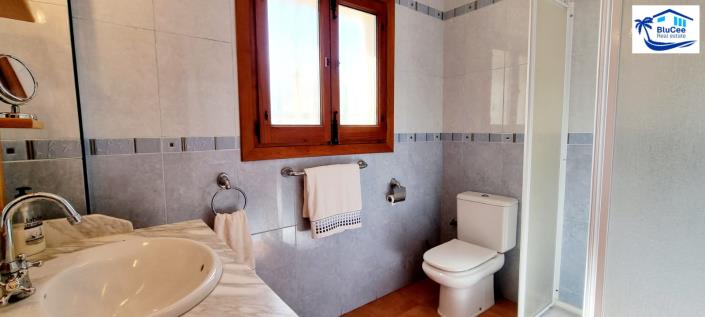 Image No.32-4 Bed Villa / Detached for sale