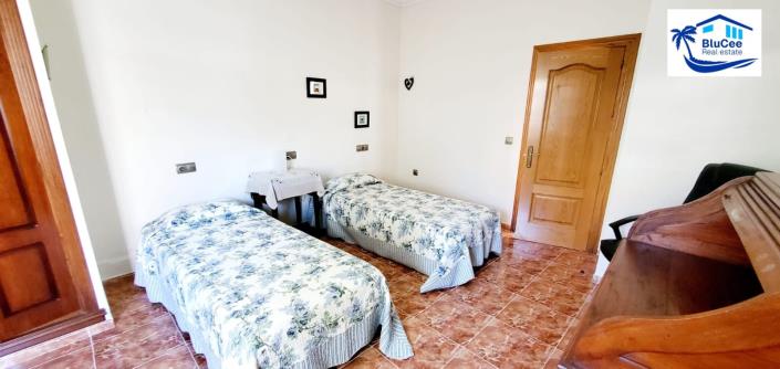 Image No.24-3 Bed House for sale