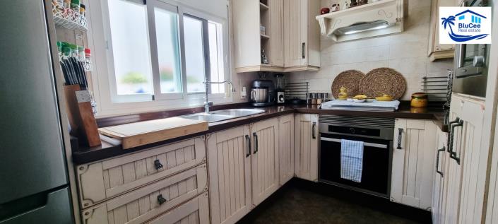 Image No.12-3 Bed Townhouse for sale