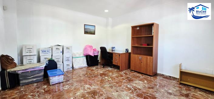 Image No.18-4 Bed Property for sale